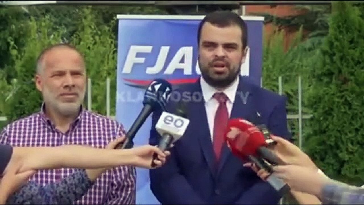 Konferenca e FJALËS Pampersa për liderët politikë” që heshtën përballë Vuçiçit (Klan Kosova)