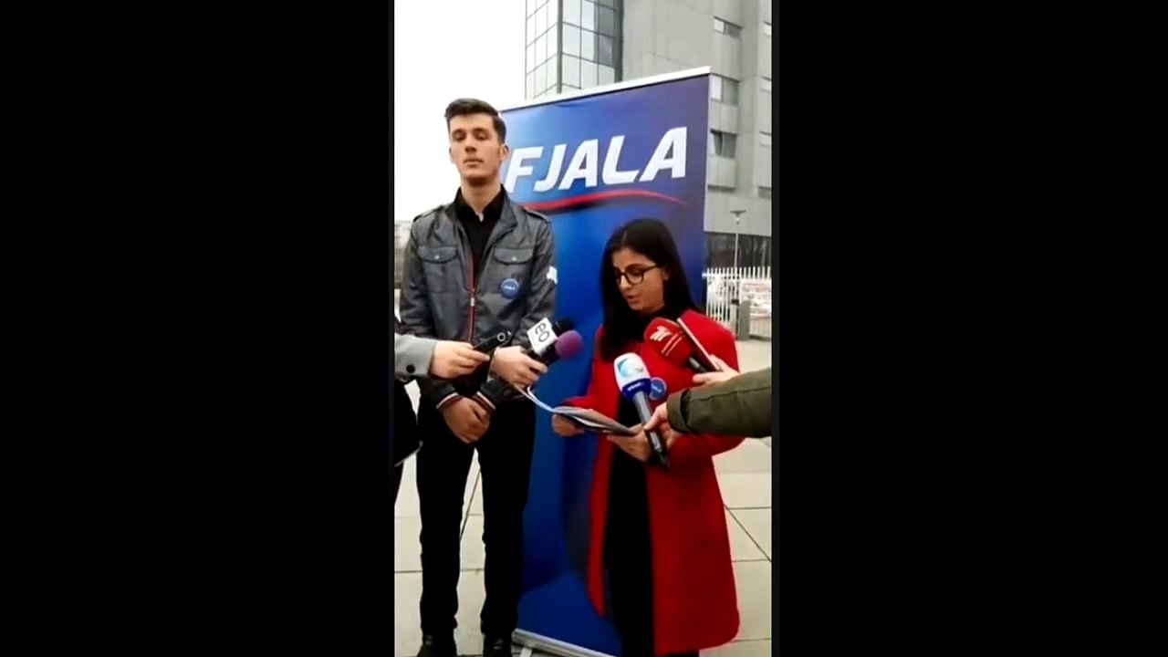 Konferencë për media - Më mirë bursa për studentët sesa rritje pagash për qeveritarët