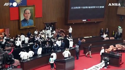 Protesta in Parlamento a Taiwan, il Dpp contro "leggi che minacciano la democrazia"