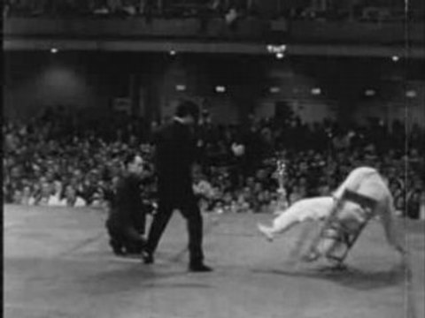 Bruce Lee - 1 inch punch and 2 finger pushup promotion !