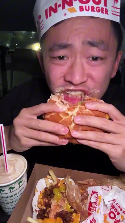 Follow for more ASMR videos🌮🍟 Credits: @thejcheneats #mukbang #asmr #fastfood #asmreating
