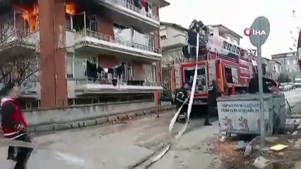 Korku dolu anlar kamerada! 4 katlı bina güpedündüz alevlere teslim oldu