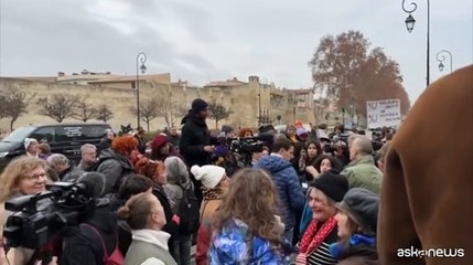 Pelicot, femministe contro le sentenze "clementi": Giustizia vergogna