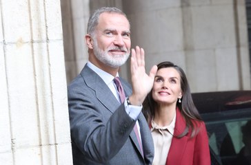 Baño de masas y aplausos para Felipe VI y la reina Letizia en Cuenca