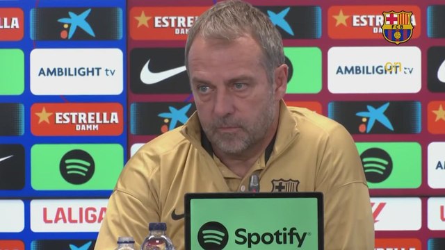 Flick da sus primeras palabras en castellano y catalán y recibió una gran ovación: momentazo