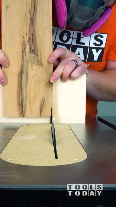 Cutting box joints using the Amana Tool