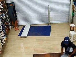 Trio arromba loja na Liberdade durante a madrugada e leva diversas peças de roupas
