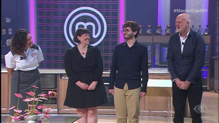 Familiares dos finalistas do MasterChef Confeitaria assistem final do mezanino