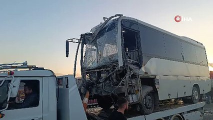 Manisa'da işçileri taşıyan servis devrildi! 22 yaralı!