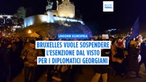 Bruxelles sospende l'esenzione dal visto per i diplomatici georgiani, mentre proseguono le proteste