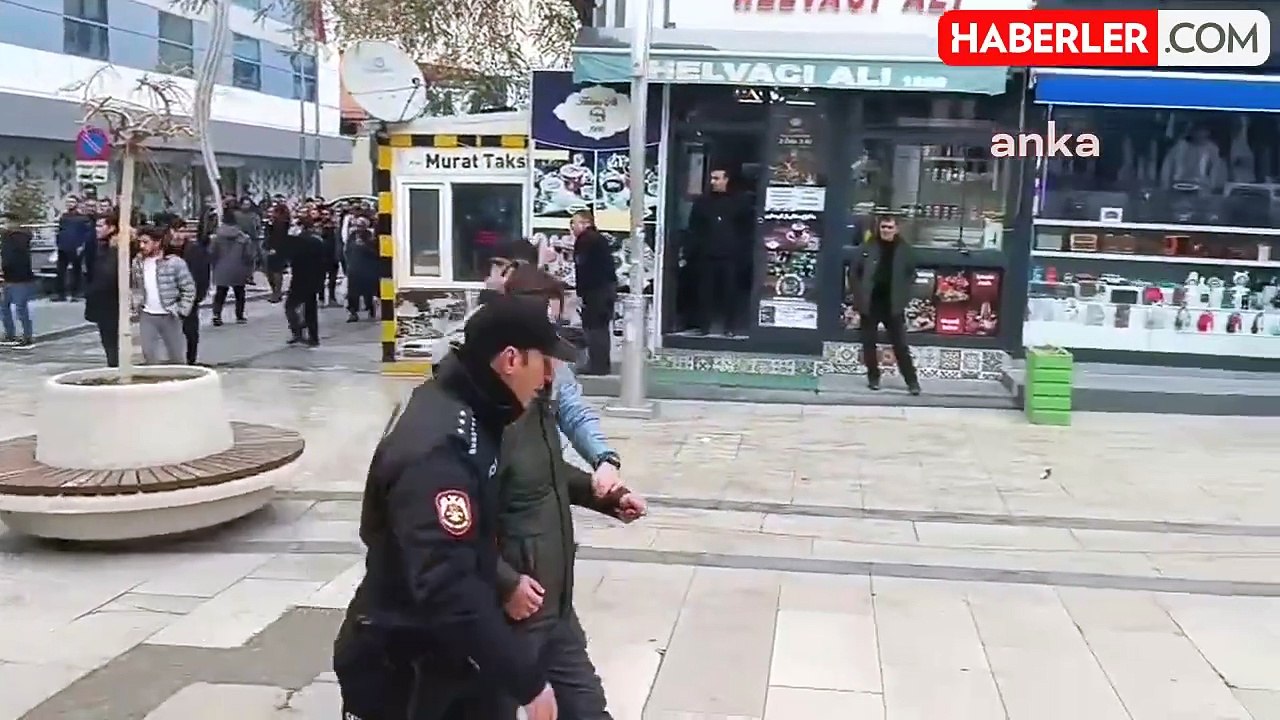 Van'da Öldürülen Gazeteciler İçin Yapılan Basın Açıklamasına Polis Müdahalesi