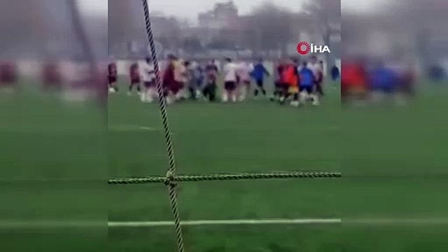 Bursa'da futbol maçı boks maçına döndü!