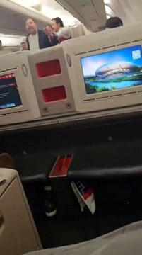 Petlas Yönetim Kurulu Üyesi Özcan, uçakta olay çıkardı “Milyar dolarlık adamım, Türkiye'yi satın alırım, bırak lan!”