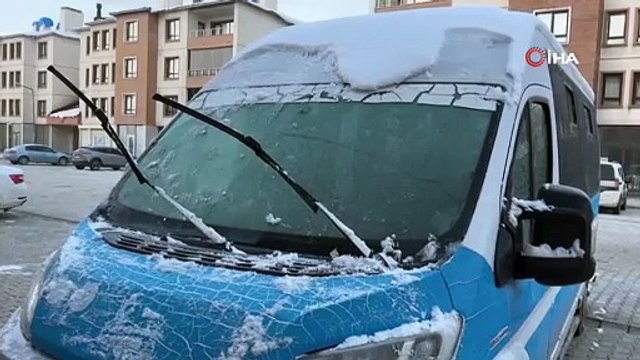 O ilimiz buz kesti! Araçlar dondu, buz sarkıtları yarım metreyi geçti