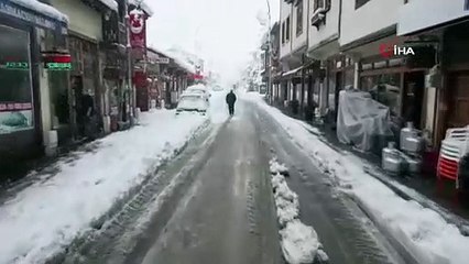 O ilimizde son 40 yılın en yoğun kar yağışı! Hayatı felç etti