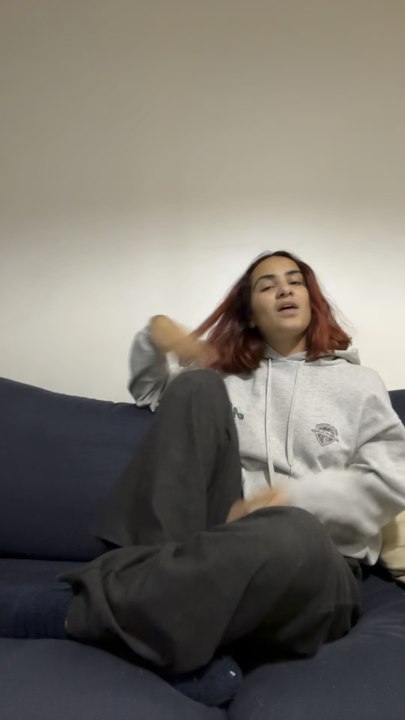 Et vous, vous préférez quelle version de la robe ? ✨  ✨ Envie de porter une pièce qui vous ressemble vraiment ? Envoyez-moi un message, et ensemble, créons quelque chose d’unique