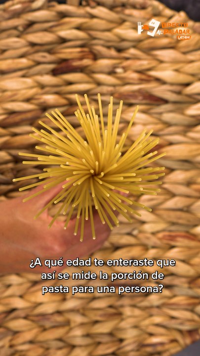 🍝✨ Truco de cocina express: ¿Sabías que con una botella de agua puedes medir la porción perfecta de spaghetti para una persona?