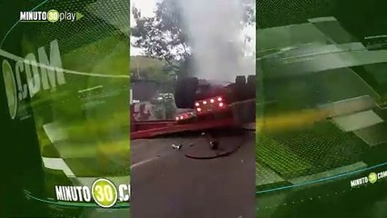 ¡Se salvó de milagro! Conductor perdió el control de tractocamión hasta quedar boca arriba en la vía Bogotá-Melgar