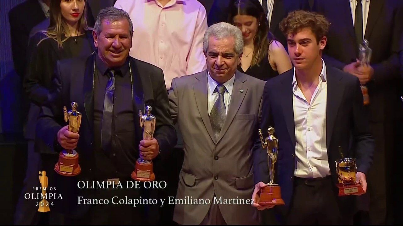Colapinto y "Dibu" Martínez recibieron el Olimpia de Oro 2024