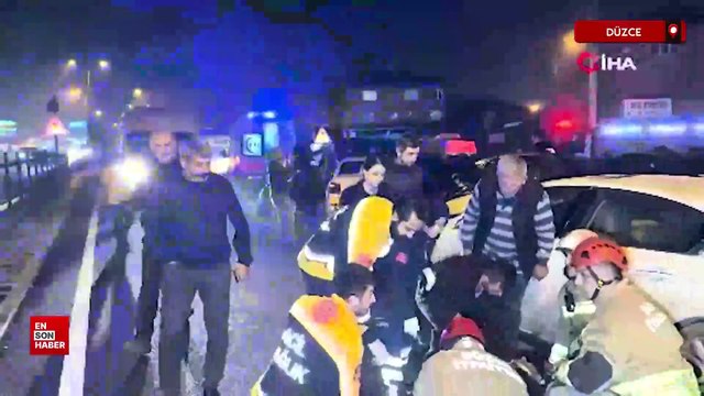 Düzce'de araçta bayılan sürücü zincirleme kazaya neden oldu