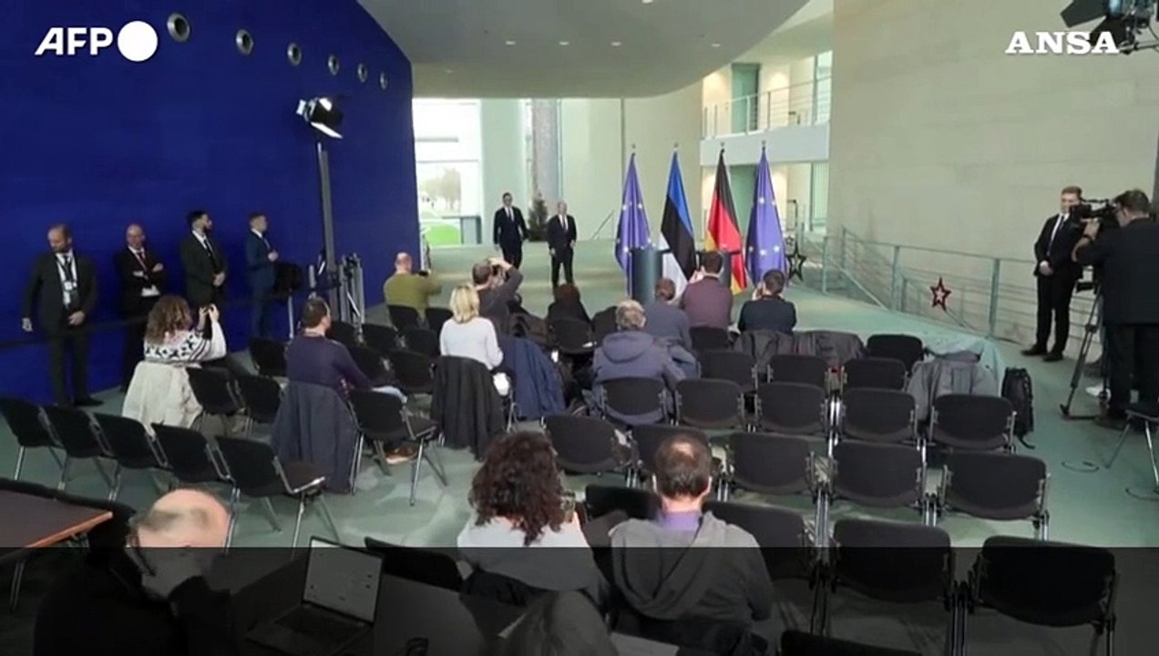 Scholz: "Parlero' ancora con Putin"