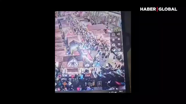 Almanya'da araç kalabalığın üzerine daldı: Ölü ve yaralılar var