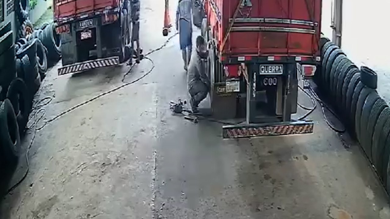 Pneu explode e trabalhador tem braço amputado n...