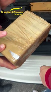 Sulla A2 del Mediterraneo con 26 chili di cocaina in auto: un reggino fermato ed arrestato a Lamezia