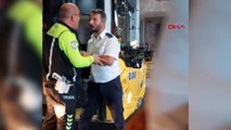 Beşiktaş'ta otobüs şoförü yolcuya sinirlenip indi; polis ikna etmeye çalıştı