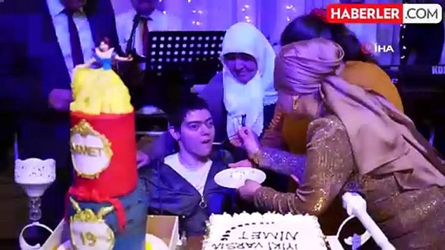 Engelli Genç Nimet'in İlk Doğum Günü Kutlaması Duygu Dolu Anlara Sahne Oldu