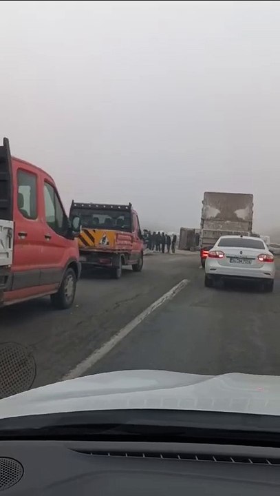 Mıcır Yüklü Kamyon Devrildi 1 Ağır Yaralı
