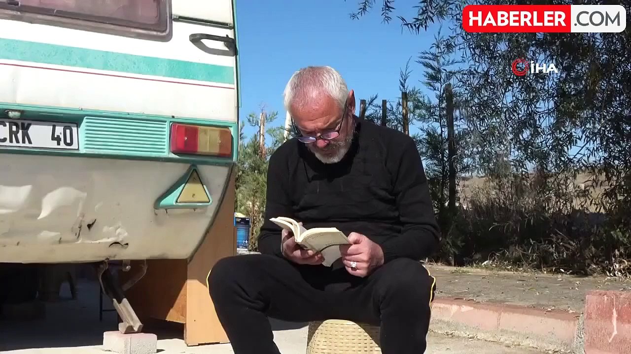 63 Yaşında Öğrencilik Hayatı: Karavanda Yaşayan Felsefe Öğrencisi Ömer Apa