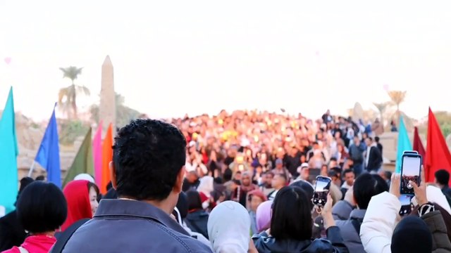 وسط حضور سياحي حاشد.. الشمس تتعامد على قدس أقداس معبد الكرنك بالأقصر