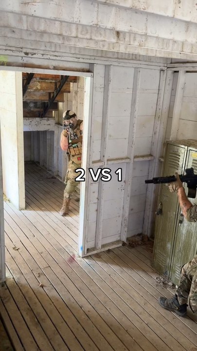 2 VS 1 Qui gagne ? - Exercice militaire