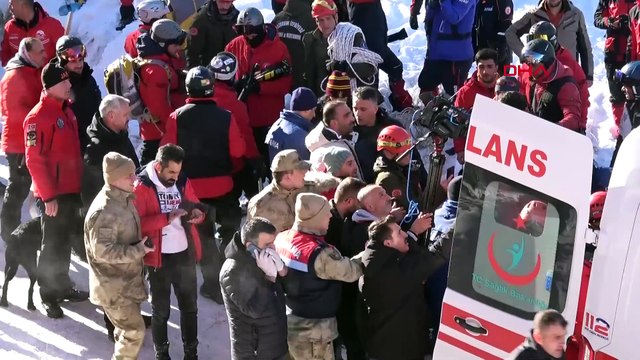 Palandöken Kayak Merkezi'nde çığ düştü! 1ağır, 5 yaralı