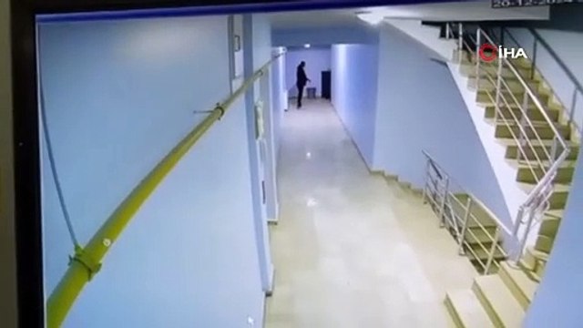 Ayakkabıları böyle çaldılar! Kar maskeli hırsızlar hamerada