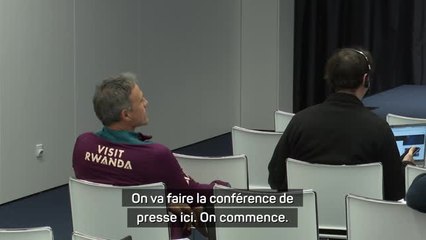 PSG - Face à une salle de presse quasi vide, Luis Enrique s’assoit au milieu des journalistes !