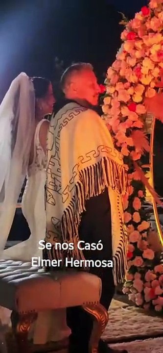 Elmer Hermosa vocalista de Los Kjarkas se casó con Jennifer en una ceremonia íntima