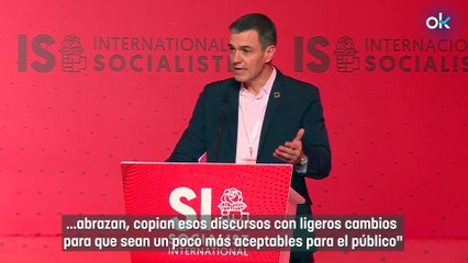 Sánchez, cercado por la corrupción, se erige desde Marruecos como "defensor de la democracia"
