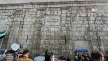 Emevi Camii'nin duvarındaki o isim çekiçle kazındı!