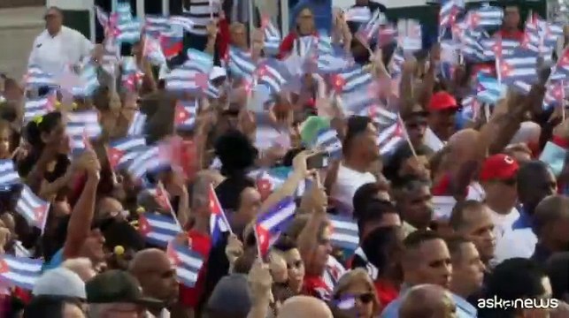 Migliaia di cubani contro l'embargo davanti all'ambasciata Usa