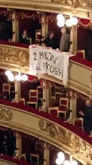 Scala: protesta pro-Pal al termine delle prove per il concerto di Natale