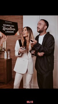 Flavia Mihasan - 29.11-04.12.2022\Living, recl. BSB (28.11).\Living,maşinuţe.Repetiţii Mamma Mia! \La Opera Nat.,Lacul Lebedelor.\La oglindă,Neculai Stanciu,filmare,giveaway.\Living,brad,cadouri Câte-n Lună Şi-n Stele.