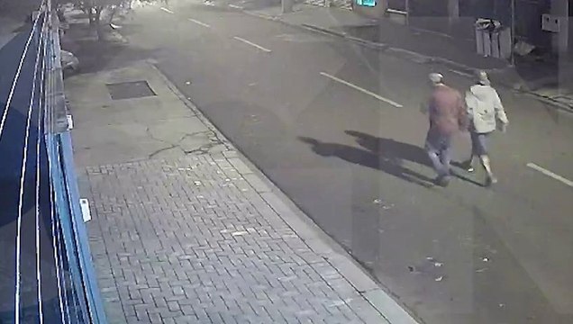 Câmeras flagram ação de ladrões que fizeram a limpa em residência no Siena