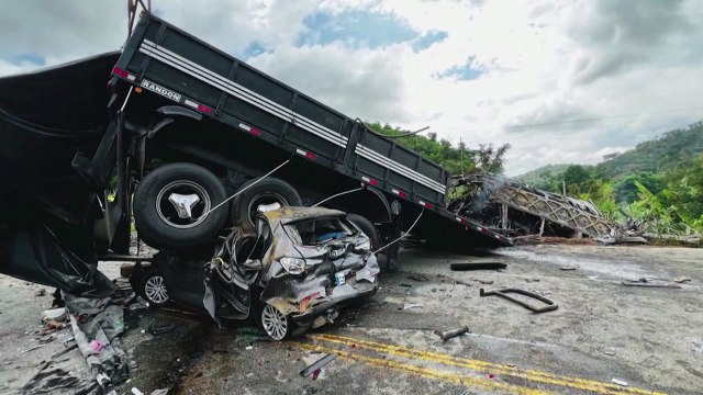 성탄 앞두고 브라질 남동부서 버스 사고...최소 37명 사망 / YTN