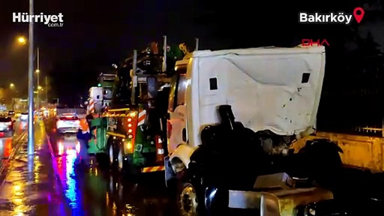 Aynı üst geçit, yine kaza! Bakırköy'deki o üst geçide yeniden TIR çarptı