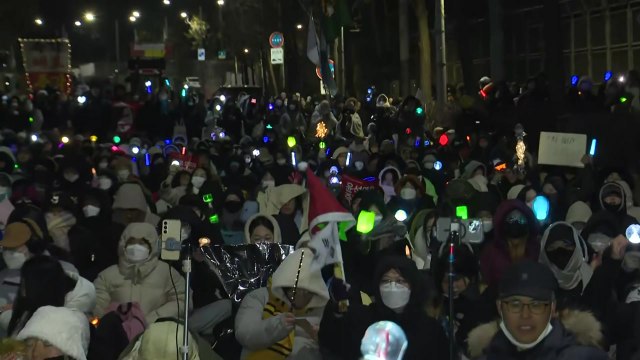 '트랙터 상경' 농민, 경찰과 밤샘 대치...시민 합세 / YTN