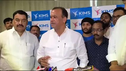 Minister for Cinematography Komatireddy Venkat Reddy wants film industry to stay in Hyderabad.