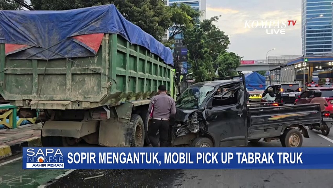 Sopir Mengantuk, Mobil Pick Up Tabrak Truk di Jalan Gatot Subroto Jakarta