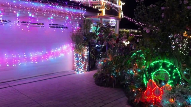 A decades-long Christmas light tradition in this western Sydney neighbourhood